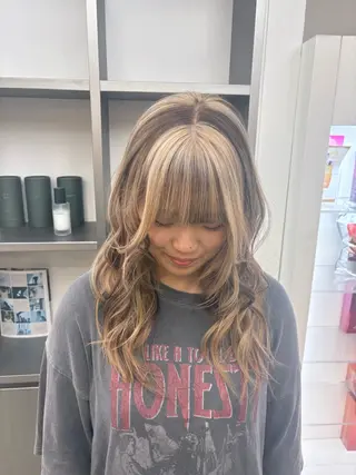 ロング カラー ハイトーン×デザイン 🪽🫧HIKARIのヘアスタイル