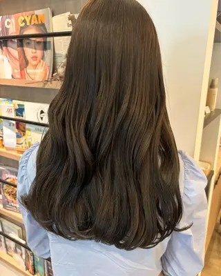 セミロング モテ髪🫧赤み消し カラー表参道きょうこのヘアスタイル