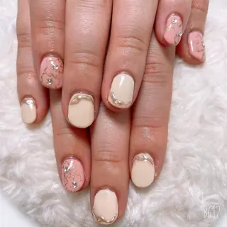 ネイル The Best Beauty受付担当のヘアスタイル