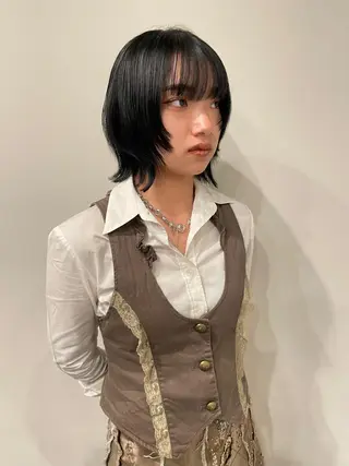 ショート カラー SALOWIN所属・ブリーチ🔑 ボブ✨レイヤーのヘアスタイル