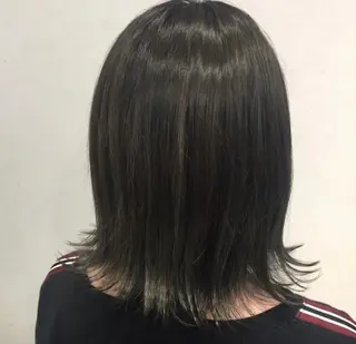 ミディアム カラー 片柳 美友季のヘアスタイル