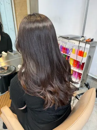 ロング ⭐ハイトーンブリーチ ミルクティーピンクのヘアスタイル