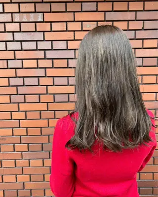 セミロング カラー エイト ウメダのヘアスタイル