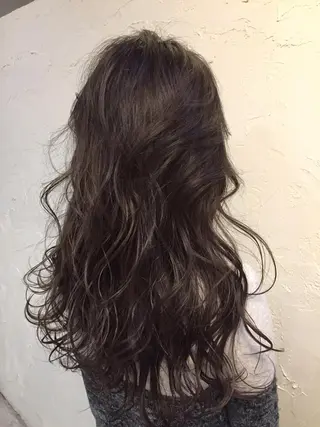 ロング 韓国レイヤー外国人風 透明感カラー髪質改善のヘアスタイル