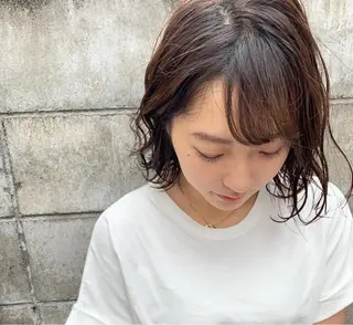 ミディアム カラー yoshi （髙橋）のヘアスタイル