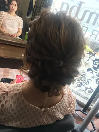 セミロング カラー ヘアアレンジ 吉本 yoshimotoのヘアスタイル