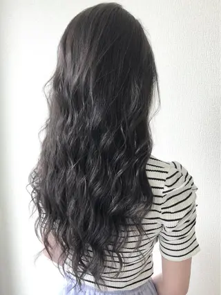 ロング カラー Hanna by W_SALONのヘアスタイル