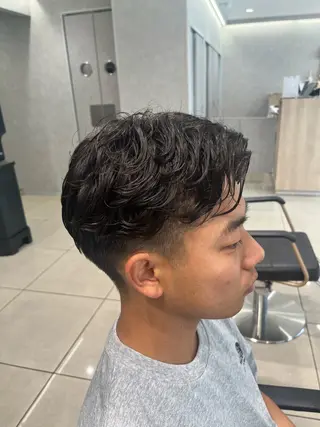 パーマ メンズ 巖本 真希のヘアスタイル