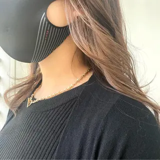 セミロング カラー ANNA /艶髪/ハイトーンのヘアスタイル