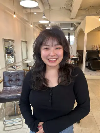 ロング Maho/海外 レイヤー/ハイトーンのヘアスタイル