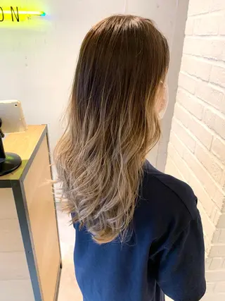 ミディアム カラー Fuuu《フゥ》所属・シノザキ シンゴのヘアスタイル