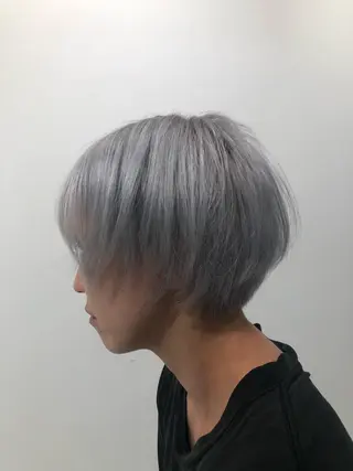 ショート カラー Kro ハイトーン×ブリーチのヘアスタイル