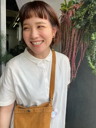 ミディアム qiie/ワンカラー インナーカラーのヘアスタイル