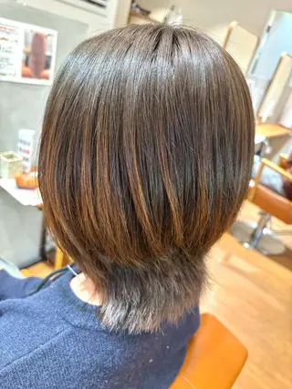 ミディアム 秋野 遥のヘアスタイル