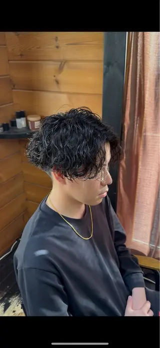 ショート パーマ メンズ 古賀 雄大のヘアスタイル