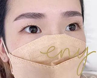 アイブロウ まつ毛と眉毛専門店 eny 岡野凪紗のマツエク・マツパデザイン