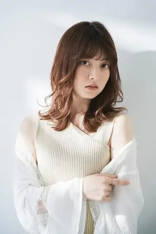 ミディアム 🎨インナーカラー が得意👍新垣⚜️のヘアスタイル