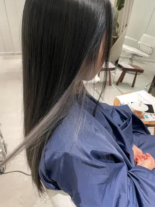 ロング カラー 峯崎 葵のヘアスタイル