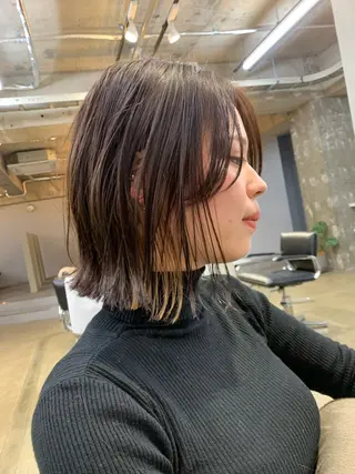 ミディアム ニシタニ コハルのヘアスタイル