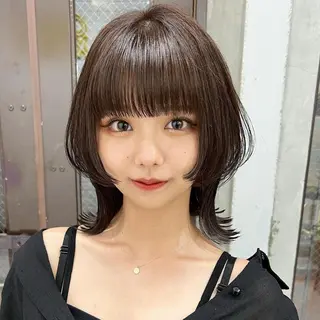 ミディアム カラー TOMOYAレイヤー ブリーチ縮毛矯正のヘアスタイル