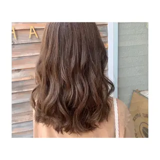 ロング カラー まちだ ひとみのヘアスタイル