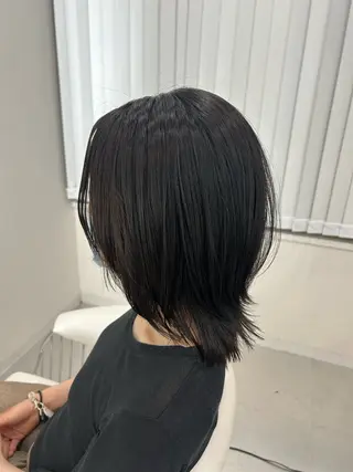 ミディアム あやめ🪽 オリーブ/ハイトーンのヘアスタイル