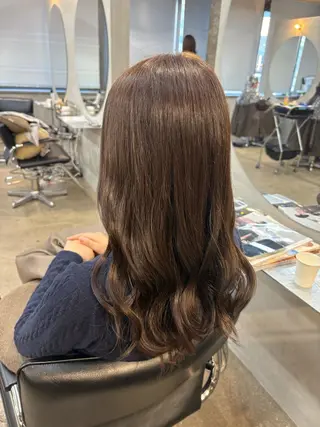 ミディアム ニシタニ コハルのヘアスタイル