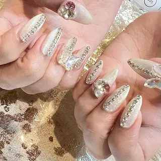 ミディアム H🌺 NAILのネイルデザイン