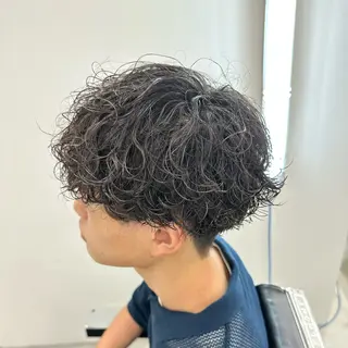 メンズ メンズパーマ特化サロンLond LOGAN所属・SEIYA メンズパーマ職人のヘアスタイル