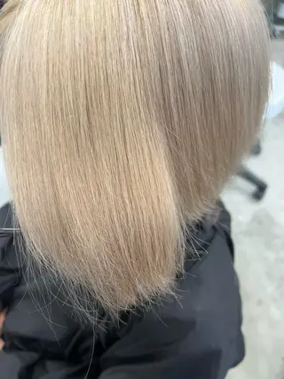 ショート ハイトーンカラー 坂本 翼のヘアスタイル