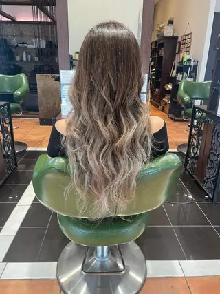 ロング カラーリスト菅澤 岳のヘアスタイル