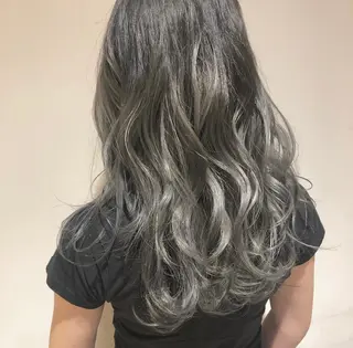 ロング カラー 小森 樹奈のヘアスタイル