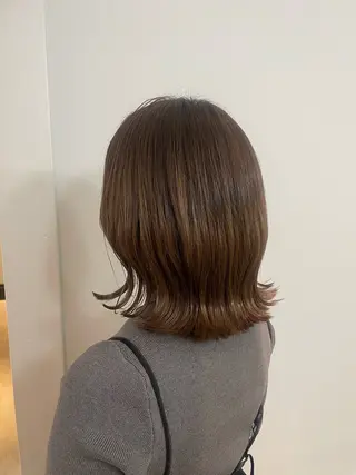 ミディアム カラー ayano / 透明感・くすみカラーのヘアスタイル