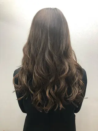 ロング ヤナ マネージャーのヘアスタイル