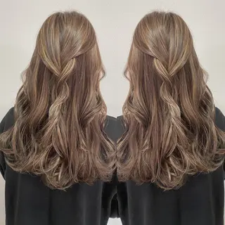 ロング 山本 茉希のヘアスタイル