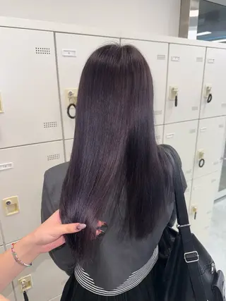 カラー niina🖤 寒色×レイヤーのヘアスタイル
