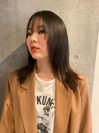 ミディアム カラー 室谷 侑奈のヘアスタイル