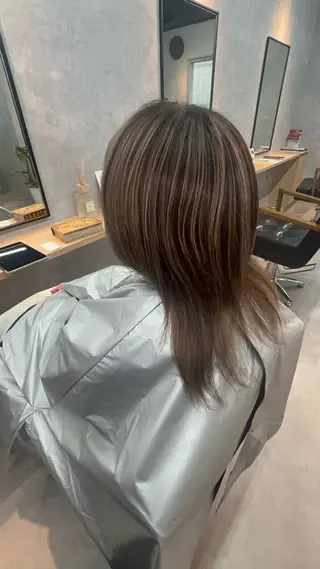セミロング motoトップカラー リスト/ブリーチカラのヘアスタイル