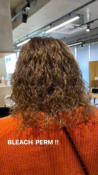 ミディアム パーマ Yahiko ハイトーンのヘアスタイル