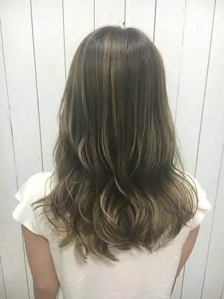 セミロング カラー 山田 守のヘアスタイル