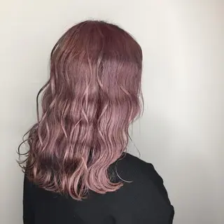 セミロング maco 艶感ハイトーン🦋のヘアスタイル