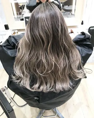 セミロング カラー ブリーチカラーレイヤ ーカット🦋annaのヘアスタイル