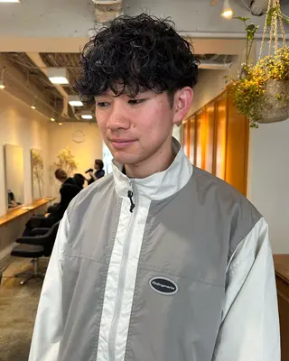 ミディアム パーマ メンズ グランジヘア 無造作ヘアHYUGAのヘアスタイル