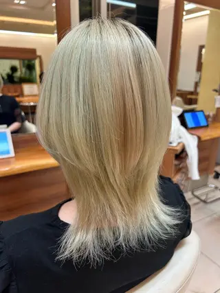 ミディアム 三瓶 公子のヘアスタイル