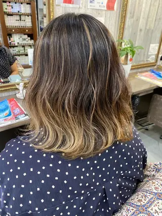 ミディアム 土屋朱理/ ハイトーンカラーのヘアスタイル