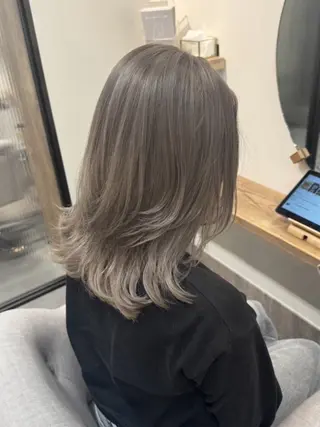 カラー Ayumi アユミのヘアスタイル