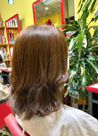 ミディアム デザインカラー🏝️ 須賀汐音のヘアスタイル