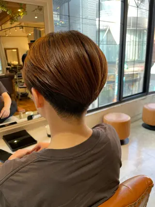 ショート 北田🌟小顔レイヤー 🌟人気カラーのヘアスタイル