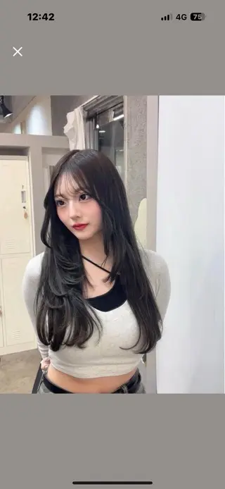 ロング 渡 汐音のヘアスタイル