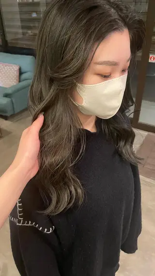 カラー AGREE Momokaのヘアスタイル